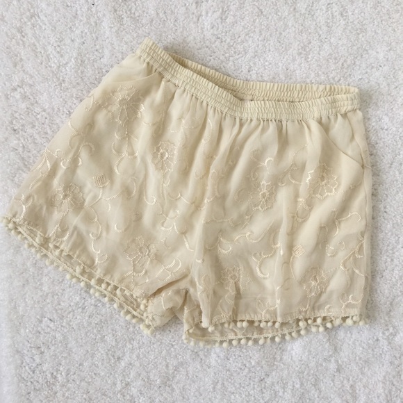 between me & you Pants - Pom Pom Shorts